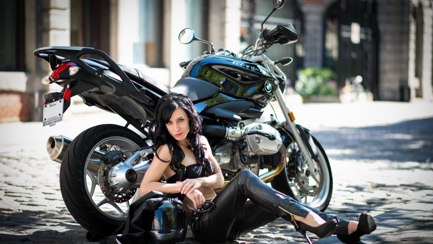 European women on bikes in Giza