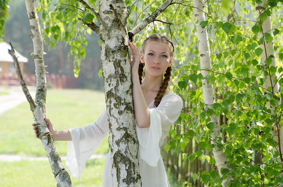 Women in Slavic costumes in Giza