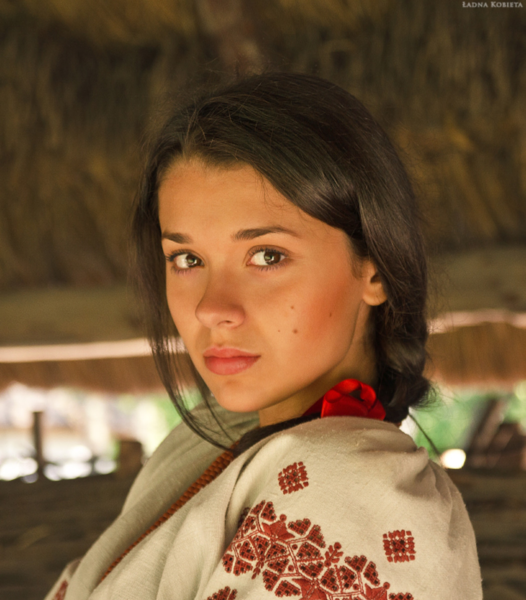 Girls in Slavic costumes in Giza